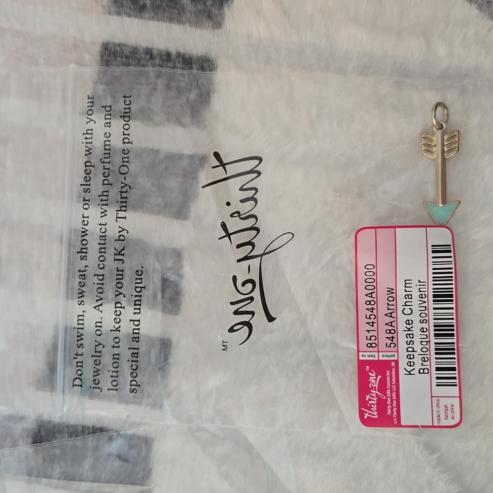 New Thirtyone arrow keepsake charm - Picture 3 of 3